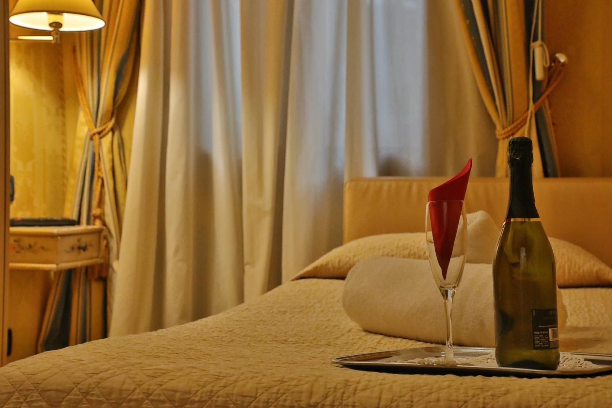 Hotel Noemi Venezia Esterno foto