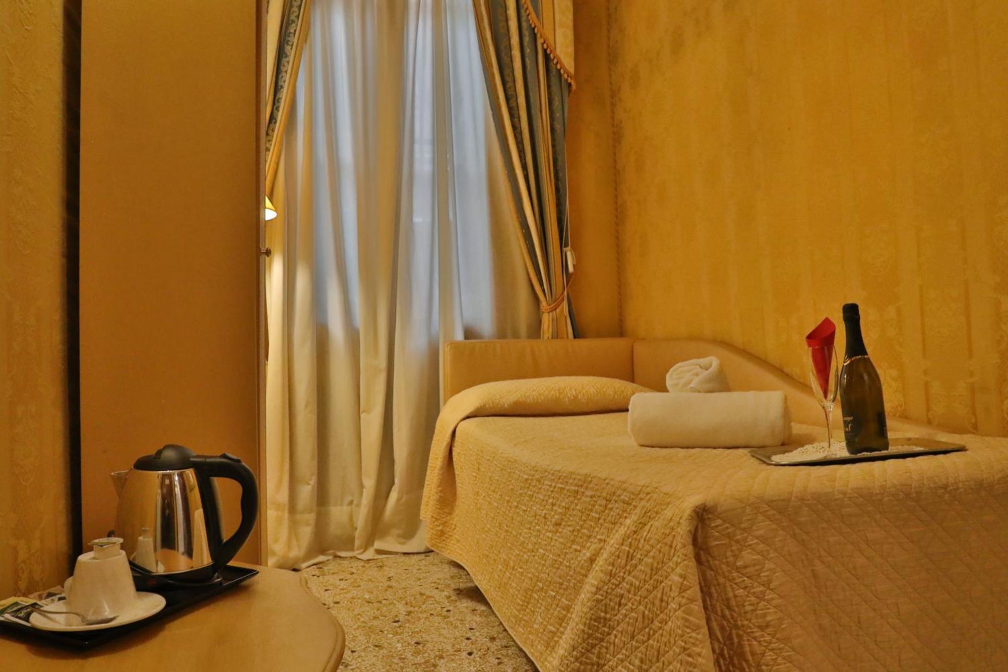 Hotel Noemi Venezia Esterno foto