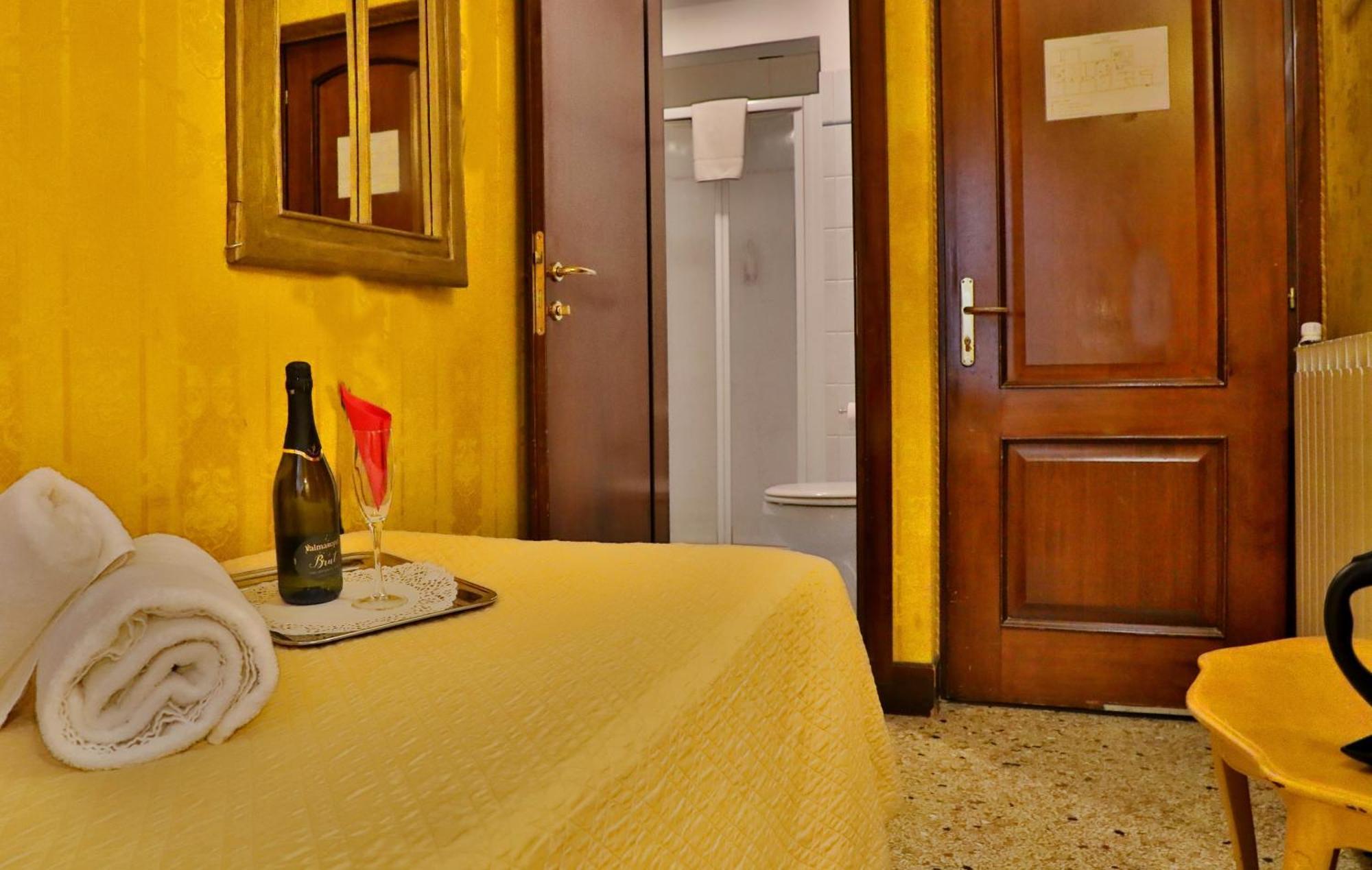 Hotel Noemi Venezia Esterno foto